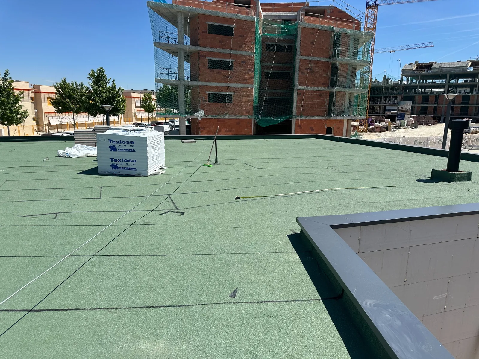 Cubierta del polideportivo de Boadilla del Monte antes de colocar los módulos fotovoltaicos.
